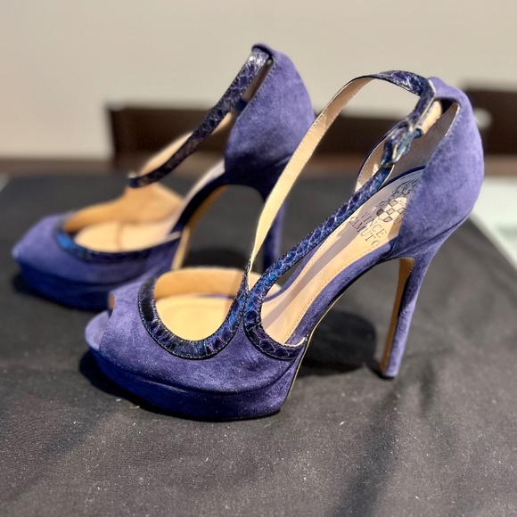 Vince Camuto Heels - Picture 3 of 4